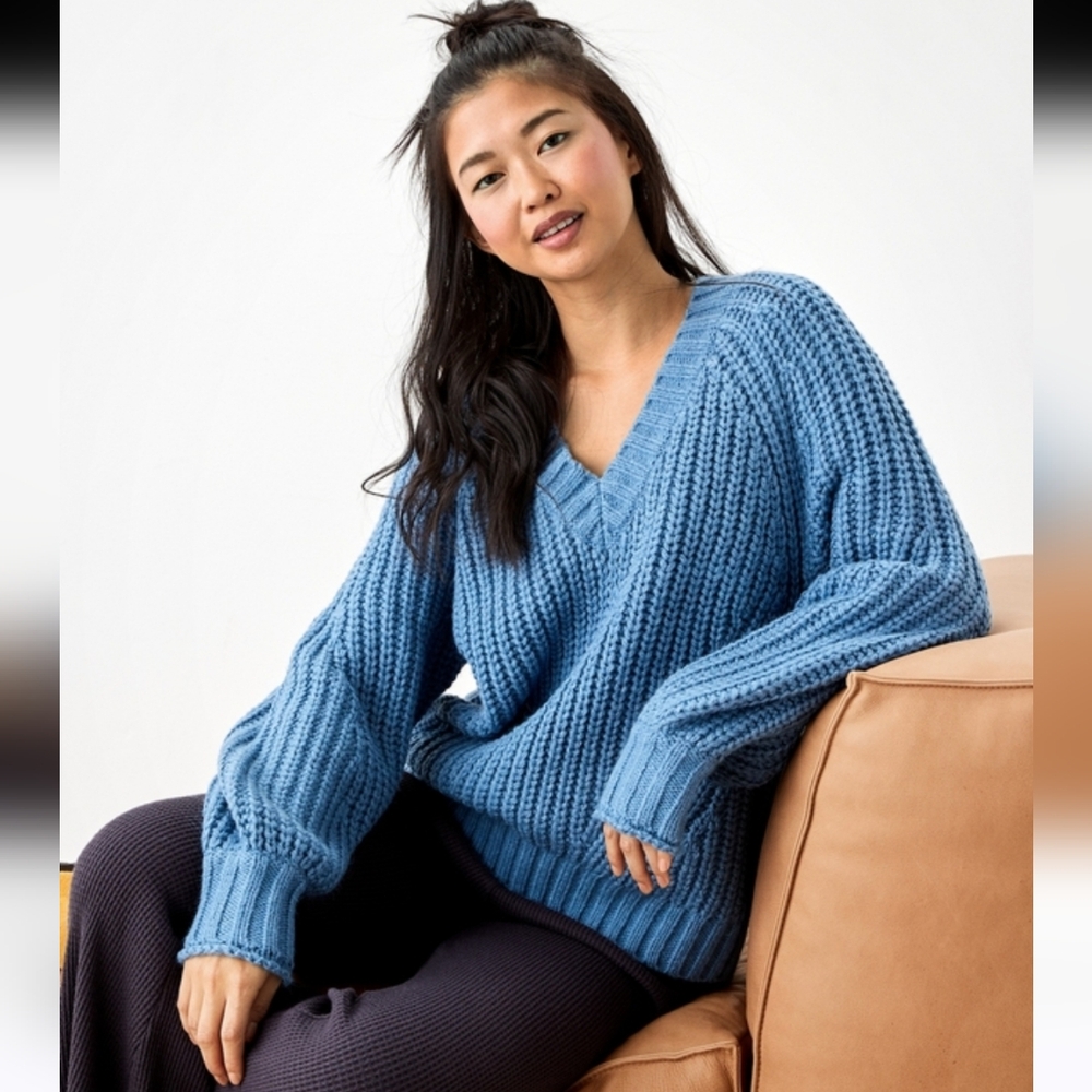 AE Oversized Chunky Knit V-Neck